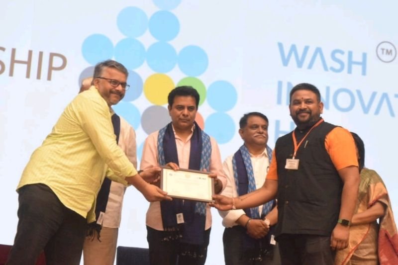 Hon’ble Minister Sri K. T. Rama Rao presenting the WASH Stewardship Award for Digital, Brand and IT support to DWI.agency at the WASH Innovation Hub.